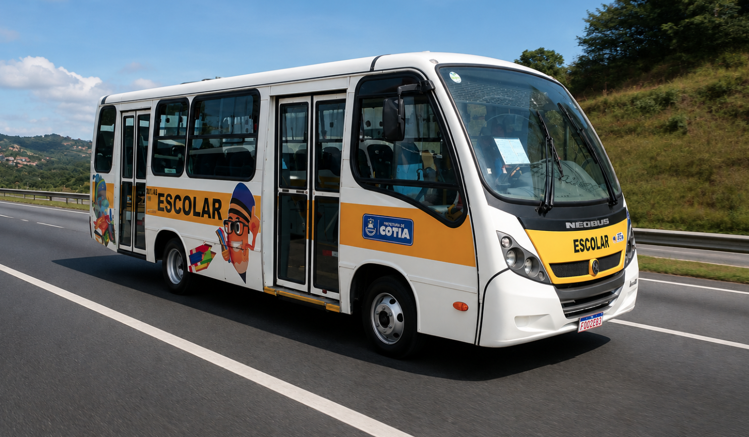 Ônibus utilizado no transporte escolar do TEG Cotia